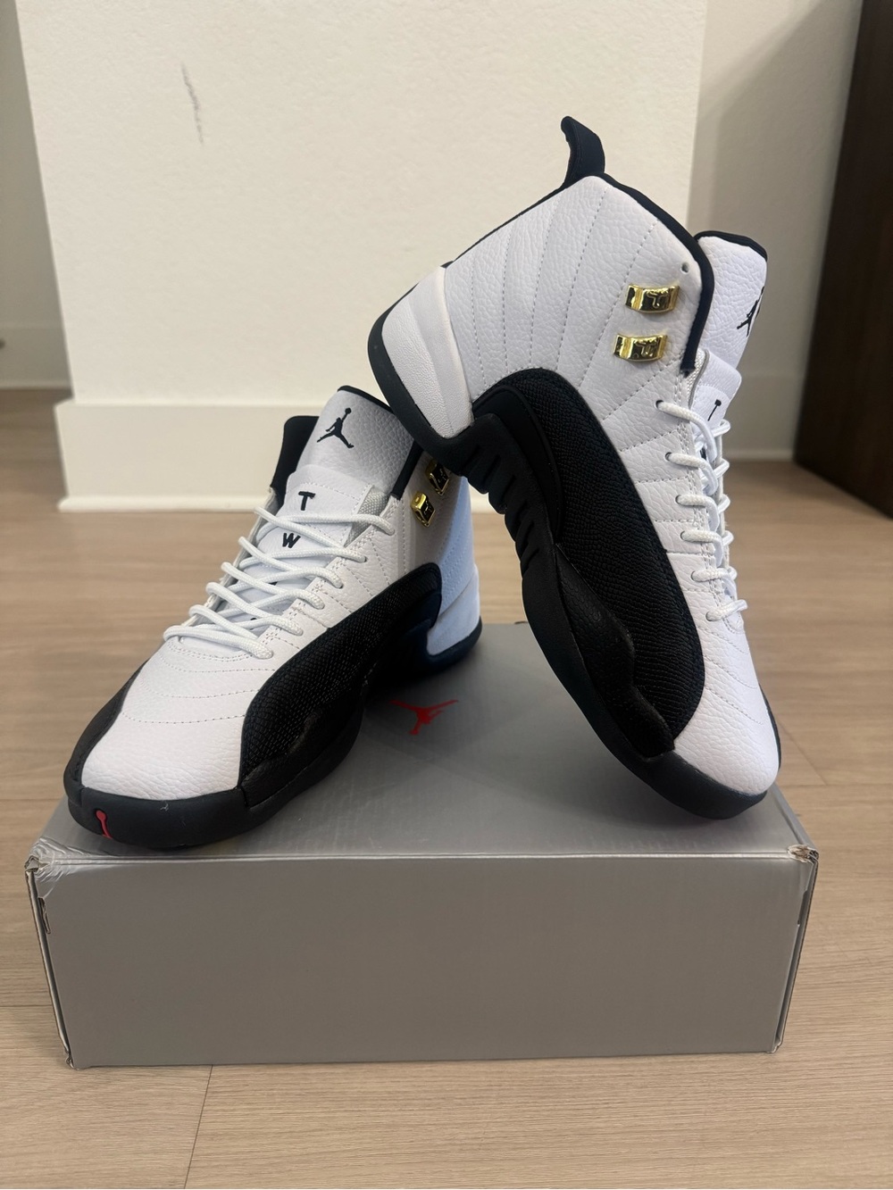 Jordan 12s Reverse "Taxi" Brand New Mens Size 9.5 - Picture 3 of 5